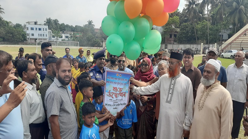 সাতক্ষীরায় জেলা পর্যায়ে প্রাথমিক বিদ্যালয় গোল্ডকাপ ফুটবল টুর্নামেন্টের উদ্বোধন